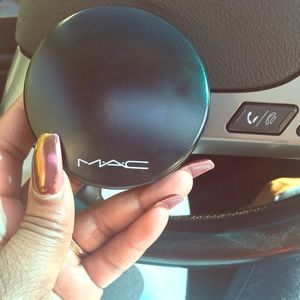 Mac Mineralized Skin Finish - DARK